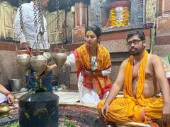 PHOTO : ‘हर हर महादेव...’, प्राजक्ता माळीने घेतलं ‘परळी वैजनाथा’चं दर्शन!
