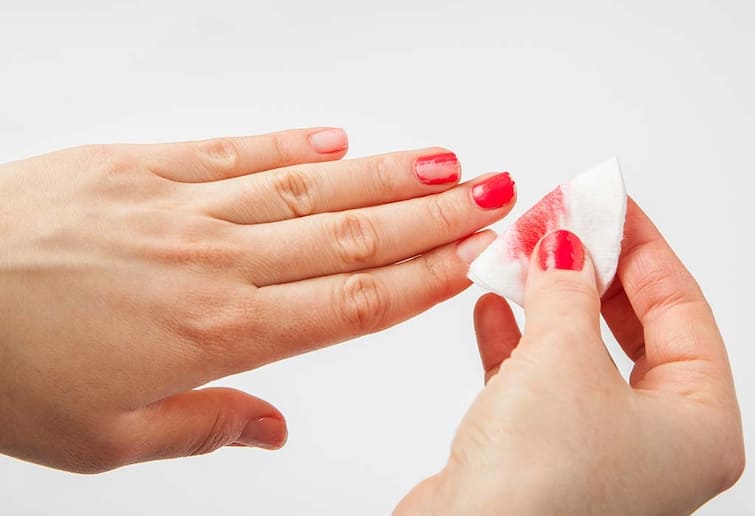 Nail Paint Remover: Not only nail paint remover, but these methods can also remove nail polish from nails, know the easy way. Nail Paint Remover : ਨੇਲ ਪੇਂਟ ਰੀਮੂਵਰ ਹੀ ਨਹੀਂ ਬਲਕਿ ਇਨ੍ਹਾਂ ਤਰੀਕਿਆਂ ਨਾਲ ਵੀ ਨੁੰਹਾਂ ਤੋਂ ਹਟਾ ਸਕਦੇ ਹੋ ਨੇਲ ਪੋਲਿਸ਼, ਜਾਣੋ ਆਸਾਨ ਤਰੀਕਾ