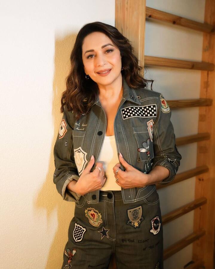 तिला इन्स्टाग्रामवर 32.7 मिलियन फोलोअर्स आहेत. (madhuri dixit/Instagram)