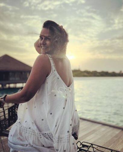 अपने शरीर के साथ अपने संबंधों के बारे में बात करते हुए, नेहा कहती हैं, “यह हमेशा बदल रहा है. जब मैं शुरुआत कर रहा था तब मेरे शरीर से जो आवश्यकता थी वह अलग थी, और जब मैंने फिल्मों में काम करना शुरू किया तो यह मेरी फिटनेस को बनाए रखने और कैमरे पर अच्छा दिखने के बारे में था. अब, मैंने एक भूमिका निभाई है जब मैं आठ महीने की गर्भवती थी, यह उससे ज्यादा कमजोर नहीं है”.