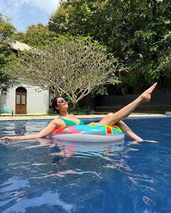 Karishma Tanna Pics: ग्रीन बिकिनी में तस्वीरें शेयर कर करिश्मा तन्ना ने बढ़ाया सोशल मीडिया का पारा