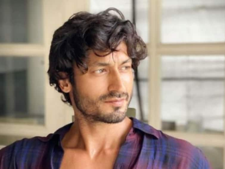 vidyut jammwal talks about his baby plan will go for any option parenthood Vidyut Jammwal :  सरोगसी की मूल दत्तक घेणार? अभिनेता विद्युत जामवाल म्हणाला...