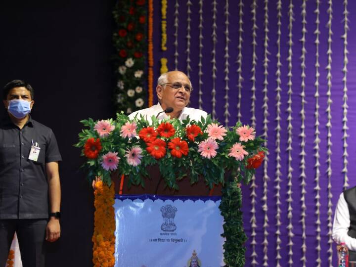 सीएम भूपेंद्र पटेल ने इस अवसर पर कहा कि, शिक्षा सभी समस्याओं का समाधान है और शिक्षा राज्य और समाज के समग्र विकास के लिए एक आवश्यक कारक है.