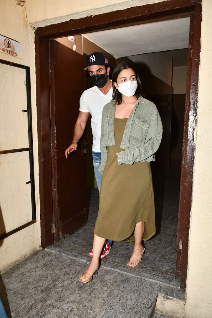 बता दें कि ब्रह्मास्त्र को 3डी और 2डी दोनों ही फॉर्मेट्स में रिलीज किया जाएगा. बीती रात आलिया ने फिल्म के 3डी वर्जन को इंजॉय किया.