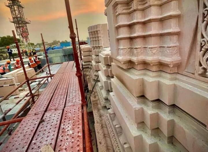 आपको बता दें कि श्री राम जन्मभूमि मंदिर के प्रथम तल का निर्माण कार्य दिसंबर 2023 तक पूरा हो जाएगा और जनवरी 2024 में भव्य कार्यक्रम के बाद रामलला भव्य और दिव्य मंदिर में प्राण प्रतिष्ठित कर दिया जाएगा. इसके साथ ही श्रद्धालु रामलला का दर्शन उनके भव्य और दिव्य मंदिर में कर सकेंगे जबकि संपूर्ण मंदिर 2025 तक बनकर तैयार हो जाएगा.