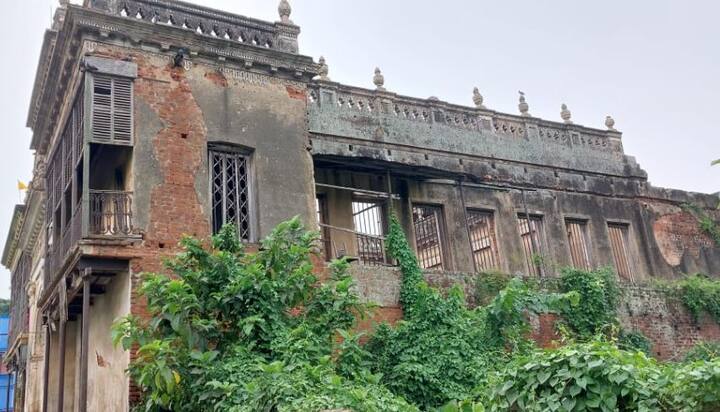 কথিত আছে, দেবীর সেই স্বপ্নাদেশের পর মহাসমারোহে হরগৌরী মূর্তি তৈরি করে পুজোর পরই ব্রজেন্দ্রলাল দাস পুত্রলাভ করেন। দেবীর স্বপ্নাদেশে পাওয়া কারণে একমাত্র পুত্রের নাম রাখেন দুর্গাচরণ দাস।