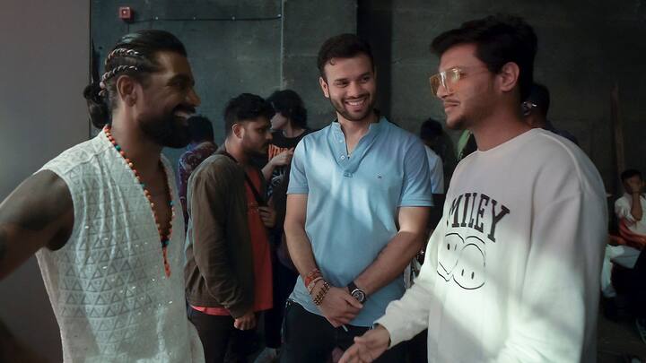 ভূমি ত্রিবেদী ও ভিপিন পাটওয়ার এই গানের হাত ধরে প্রথমবার একসঙ্গে দেখা গেল সানি লিওনি ও রেমো ডি'সুজাকে।