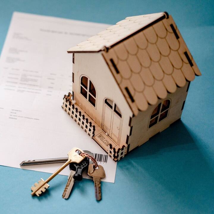 বিনিয়োগের অনেক বিকল্প রয়েছে ৷ বিনিয়োগকারীরা রিয়েল এস্টেটে অল্প পরিমাণে বিনিয়োগ করতে পারেন।