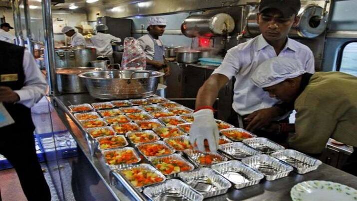 Indian Railways: Free breakfast-food will be available if the train is late, know how to avail this facility of IRCTC Indian Railways: ਟ੍ਰੇਨ ਲੇਟ ਹੋਣ 'ਤੇ ਮਿਲੇਗਾ ਮੁਫ਼ਤ ਨਾਸ਼ਤਾ-ਭੋਜਨ, ਜਾਣੋ IRCTC ਦੀ ਇਸ ਸੁਵਿਧਾ ਦਾ ਕਿਵੇਂ ਮਿਲੇਗਾ ਲਾਭ?