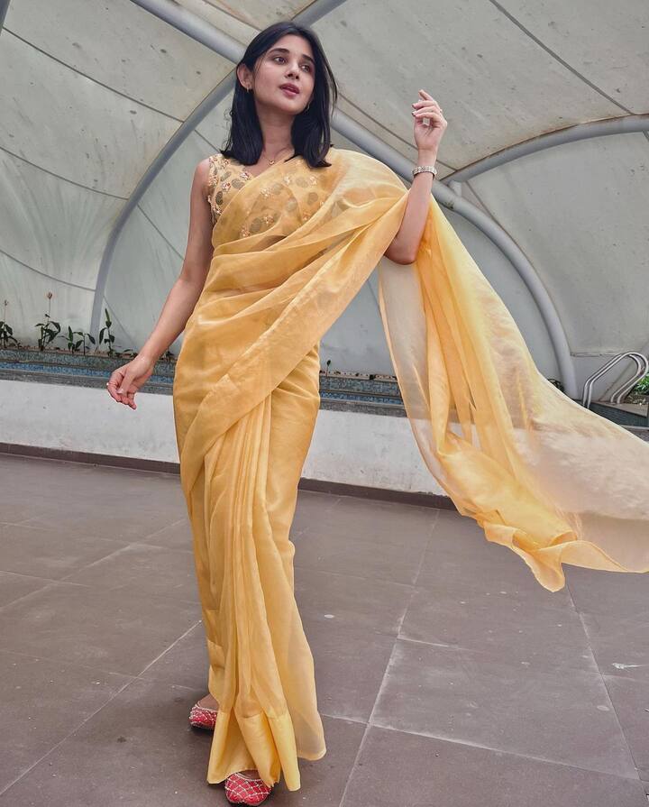 इन दिनों कनिका मान रोहित शेट्टी के स्टंट बेस्ड शो ‘खतरों के खिलाड़ी 12’ (Khatron Ke Khiladi 12) में नजर आ रही हैं.