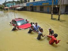 Bengaluru Rains: बेंगलुरु में कम नहीं हो रही है आफत, येलो अलर्ट जारी, ठप हुई टेक सिटी, देखें तस्वीरें