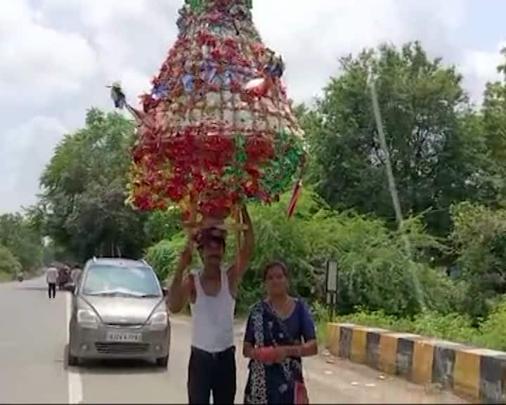 Ambaji: ગુજરાત ભરમાંથી અનેક શ્રદ્ધાળુઓ પદયાત્રા કરી અને અંબાજી આવે છે. શક્તિ ભક્તિ ની આસ્થા સાથે પદયાત્રાળુઓ પદયાત્રા કરી અને અંબાજી પહોંચીને માતાના ચરણોમાં શીશ નમાવતા હોય છે