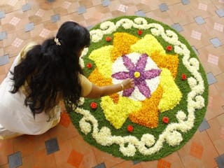 Onam Pookalam 2022 : அட ! ஓணம் பூக்கோலத்துல  இத்தனை பூக்களை பயன்படுத்துறாங்களா?