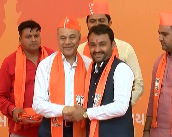 Gujarat politics: Former Youth Congress president Vishwanath Singh Vaghela joined BJP Gujarat politics: યુથ કૉંગ્રેસના પૂર્વ પ્રમુખ વિશ્વનાથસિંહ વાઘેલા ભાજપમાં જોડાયા,  કહ્યુ- 'કોગ્રેસ પાર્ટી પદ વેચે છે'