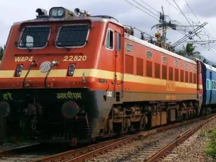 Hyderabad Express train converted into Superfast Express train From October 1 Hyderabad News: हैदराबाद एक्सप्रेस ट्रेन आज से बनी सुपरफास्ट, बदला गया गाड़ी नंबर, यहां जानें पूरी डीटेल