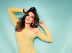 Kriti Pics: બૉલીવુડ દિવાના શાનદાર ફોટોશૂટ પર ફેન્સ ફિદા, જુઓ શૉર્ટ ડ્રેસમાં કેવી રીતે ફ્લૉન્ટ કર્યુ ફિગર.......