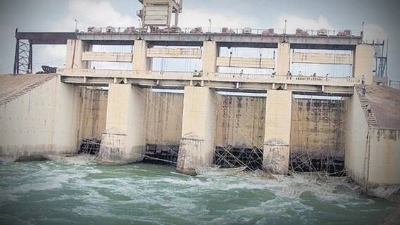 Pothireddypadu Head Regulator: ఐరన్ రోప్ తెగిపోయి పెద్దఎత్తున వృథాగా పోతున్న నీరు