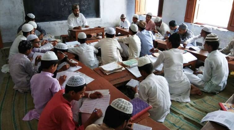 No scholarship for students of Class 1 to 8 in UP madrasas મદરેસાઓને લઇને મોદી સરકારનો મોટો નિર્ણય, ધોરણ એક થી આઠ સુધી મળનારી સ્કોલરશીપ કરી બંધ