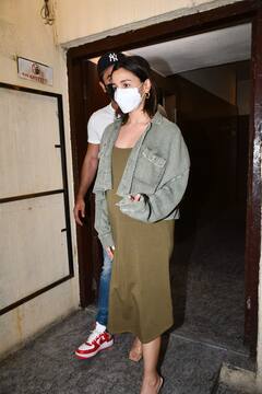 Brahmastra: प्रेग्नेंट पत्नी के साथ 'ब्रह्मास्त्र' की फाइनल स्क्रिनिंग पर पहुंचे Ranbir Kapoor, कैजुअल अंदाज में दिखीं Alia Bhatt