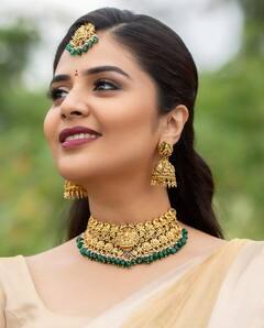 Sreemukhi: లంగా ఓణీలో కళకళలాడిపోతున్న శ్రీముఖి
