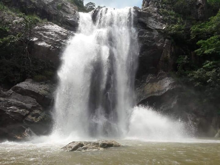 jharkhand three students died due to drowned in Koderma Brindaha Waterfall Koderma: वृंदाहा वाटरफॉल में नहाते समय 3 छात्रों की डूबने से हुई मौत, अब तक नहीं मिला एक बच्चे का शव 