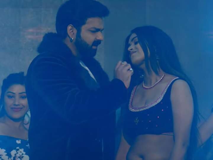 Dimpal Singh को देख फिदा हुए Pawan Singh, इस डीजे सॉन्ग को करें अपनी प्लेलिस्ट में शामिल Pawan Singh and Dimpal Singh viral Bhojpuri Song Aa jaihe 5 ke chal jaihe naach ke Dimpal Singh को देख फिदा हुए Pawan Singh, इस डीजे सॉन्ग को करें अपनी प्लेलिस्ट में शामिल