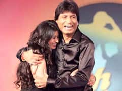 राजू श्रीवास्तव के फैंस के लिए अच्छी खबर, कॉमेडियन ने खोली आंखें, पकड़ा पत्नी का हाथ!