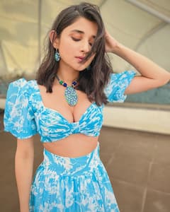 टू पीस पहन TV की इस बहू के आगे फीकी लगेंगी बॉलीवुड की हसीनाएं, बिखरी जुल्फों में दिए सिजलिंग पोज