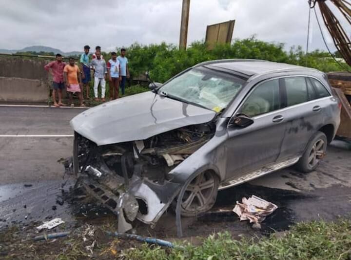 साइरस मिस्त्री की Mercedes Benz GLC 220 D 4Matic कार रविवार को एक डिवाइडर से टकराने के कारण हादसे का शिकार हो गई थी जिसमें साइरस का निधन हो गया था. यह एक्सीडेंट मुंबई अहमदाबाद हाईवे पर हुआ था.