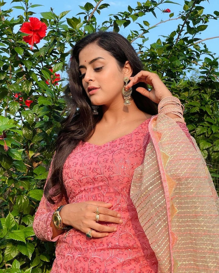 यामिनी सिंह ने 2019 में अरविंद अकेला कल्लू और अवधेश मिश्रा के साथ फिल्मी दुनिया में कदम रखा था. और तब से आज तक उन्होंने कभी पीछे मुड़कर नहीं देखा.