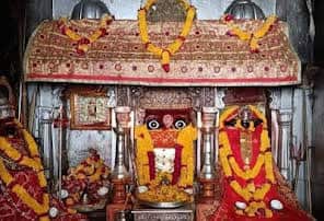 इस जगह पर दक्षिण मुखी काली देवी की मूर्ति स्थापित है. मां काली के इस मंदिर को तांत्रिक पूजा का केंद्र भी माना जाता है. माना जाता है कि ये मंदिर भगवान श्रीराम के युग का है. इस मंदिर को शत्रुंजय मंदिर के नाम से भी जाना जाता है. कहा जाता है कि इस मंदिर में मां काली की मूर्ति विश्वामित्र ने स्थापित की थी.