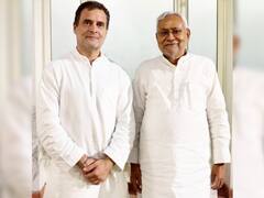 In Pics: कैमरे की नजर से देखें दिल्ली में क्या कर रहे हैं नीतीश कुमार, हाथ में गुलदस्ता और सामने 'मिशन 2024'