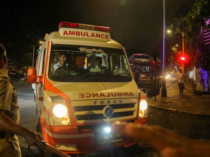 साइरस मिस्त्री का पार्थिव शरीर सफेद फूलों से सजे वाहन में जेजे अस्पताल से लाया गया था और मंगलवार सुबह से वर्ली शवदाह गृह में रखा गया था ताकि उनके मित्र और रिश्तेदार उनको श्रद्धांजलि दे सकें.