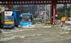 Bengaluru Waterlogged: অতিবৃষ্টিতে নাকাল অবস্থা, জল থৈ থৈ প্রযুক্তি শহর বেঙ্গালুরু, বিদ্যুৎস্পৃষ্ট হয়ে মৃত্যু তরুণীর