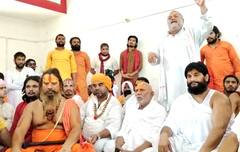 अयोध्या में तपस्वी छावनी के नए महंत पर छिड़ा घमासान, परमहंसाचार्य के समर्थन में हनुमानगढ़ी के साधु-संत