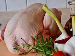 Chicken: కోడిమాంసాన్ని కడగకుండానే వండాలా? పచ్చి చికెన్‌ను చేతులతో తాకితే ప్రమాదమా?