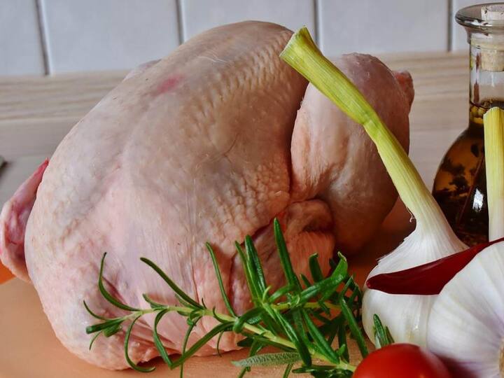 Should you cook chicken without washing it? Is it dangerous to touch uncooked chicken with hands? Chicken: కోడిమాంసాన్ని కడగకుండానే వండాలా? పచ్చి చికెన్‌ను చేతులతో తాకితే ప్రమాదమా?