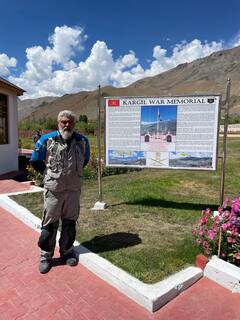 Ajith Latest Photos: கார்கில் போர் நினைவு இடத்தில் நடிகர் அஜித்!