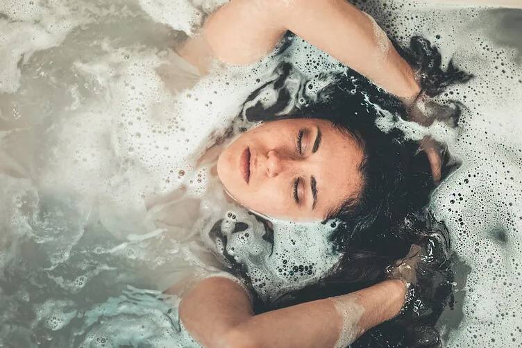 What Ayurveda says about taking bath after a meal, know in details Health Tips: খাওয়ার পরে স্নান করছেন? উপকার হচ্ছে নাকি ক্ষতি?