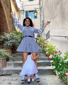 Shriya Saran Photos: శ్రియ వాళ్ల అమ్మాయి కన్నా చిన్నపిల్లైపోయింది!