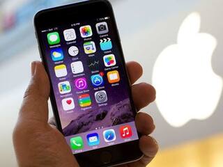 Apple iPhone 13 Price Drop by Rs 10K Ahead of Apple iPhone 14 launch iPhone 13 Price Drop: இத வாங்கறதா, அத வாங்கறதா... ஐபோன் 14 சீரிஸ் அறிமுகத்துக்கு சற்று முன் விலை குறைந்த ஐபோன் 13!