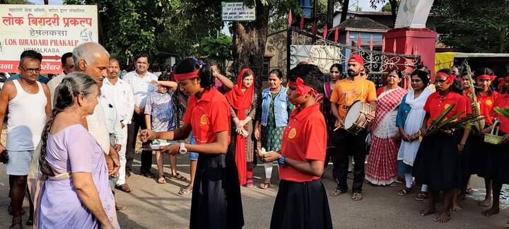 ज्येष्ठ सामाजिक कार्यकर्ते आणि गडचिरोली जिल्ह्यातील अतिदुर्गम हेमलकसाचे आदिवासी उत्थानासाठी उभारलेल्या लोक बिरादरी प्रकल्पाचे प्रमुख डॉक्टर प्रकाश आमटे तीन महिन्यांच्या दीर्घ कालावधीनंतर प्रकल्पात परतले