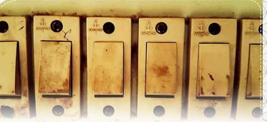 Cleaning Hacks: આજે અમે તમને એવી જ કેટલીક ટિપ્સ જણાવી રહ્યાં છીએ, જેની મદદથી તમે સ્વીચ બોર્ડના કોઈપણ પ્રકારના જિદ્દી દાગથી ખૂબ જ સરળતાથી સાફ કરી શકો છો. આવો જાણીએ કેવી રીતે