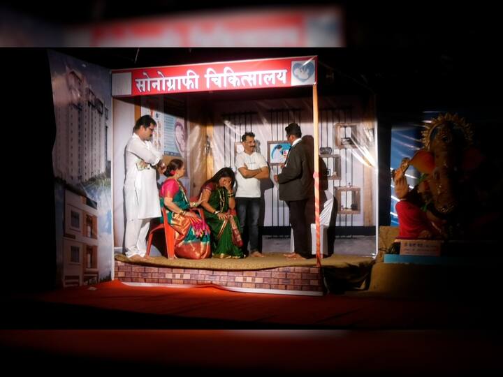 महर्षी आण्णासाहेब कर्वे मित्रमंडळाकडून गणेशोत्सवात गेली 42 वर्ष पौराणिक, धार्मिक, ऐतिहासिक, सामाजिक अशा विविध विषयांवर देखावे सादर केले जातात.