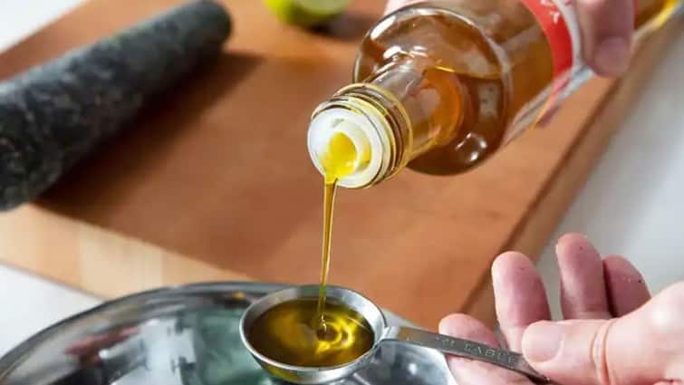 Are You Aware Of Various Uses Of Mustard Oil, Read To Know Its Uses Beyond Kitchen’s Boundaries, know in details Mustard Oil: রান্নাঘরের বাইরে আর কীভাবে সর্ষের তেল ব্যবহার করা যায়?