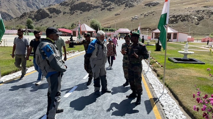 இப்போ அதிருதடா