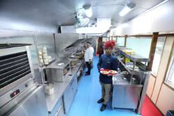 राजस्थान के मुख्यमंत्री अशोक गहलोत लगातार प्रदेश में पर्यटन क्षेत्र को बढ़ावा देने के लिए काम कर रहे हैं. टूरिस्ट के लिए एक महत्वपूर्ण जानकारी राजस्थान टूरिज्म डेवलपमेंट कॉरपोरेशन (आरटीडीसी) की और से आई हैं पिछले 2 सालों से महलों वाली फीलिंग देने वाली लग्जरी ट्रेन पैलेस ऑन व्हील (शाही ट्रेन) चलने का इंतजार कर रहे पर्यटकों को 12 अक्टूबर तक इंतजार करना पड़ेगा. आरटीडीसी की ओर से जानकारी सामने आई है इस ट्रेन की पहली ट्रिप 12 अक्टूबर से चलाने का निर्णय किया गया है.