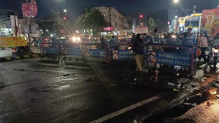 Heavy rain has fallen in Hyderabad once again. Musarambagh Bridge was closed. పొంగి పొర్లుతున్న మూసి - మునిగిన మూసారాంభాగ్ బ్రిడ్జి ! ఇవిగో గ్రేటర్ అధికారులు చెబుతున్న జాగ్రత్తలు