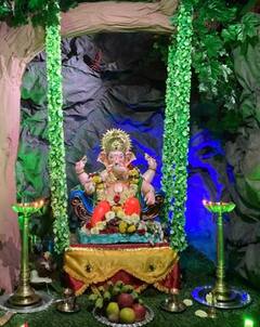 Photo : अंबोलीत गणपती बाप्पापुढं आकर्षक सजावट