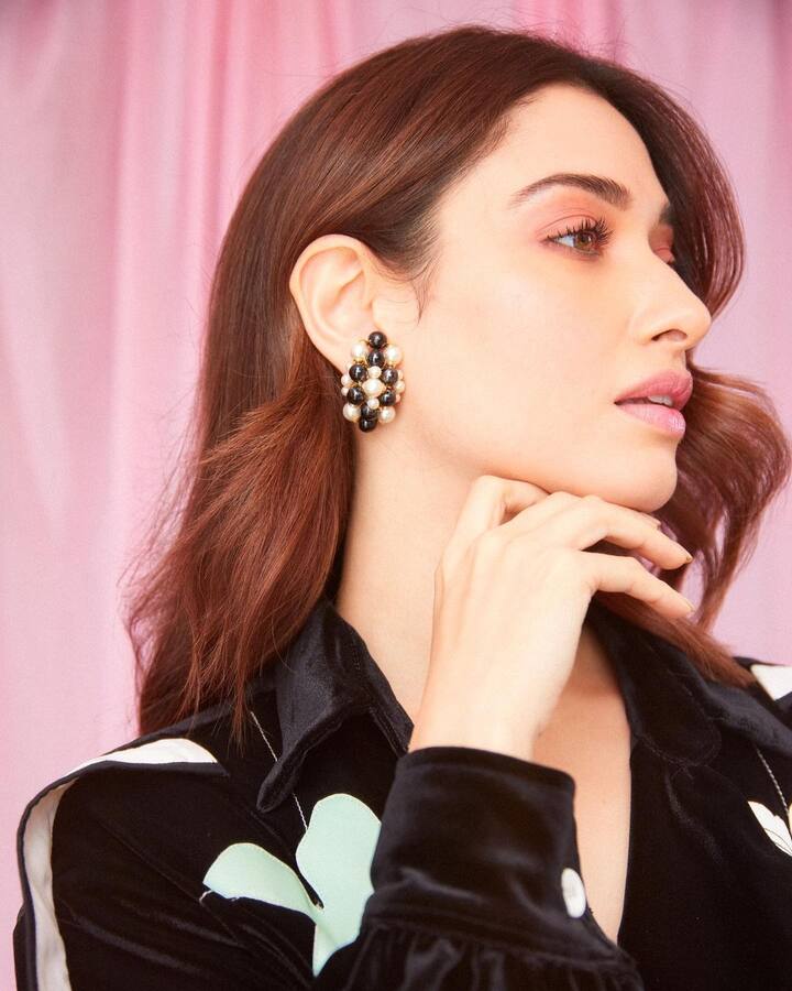 சிறகடிக்கும் நிலவு கரம் பிடித்தது என்னை